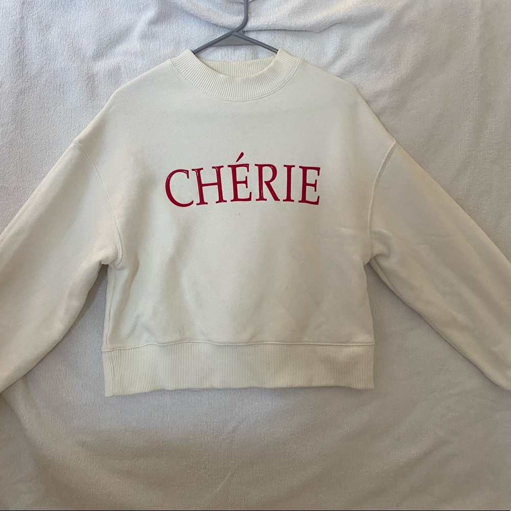 WHITE CREWNECK- XS but fits like a S